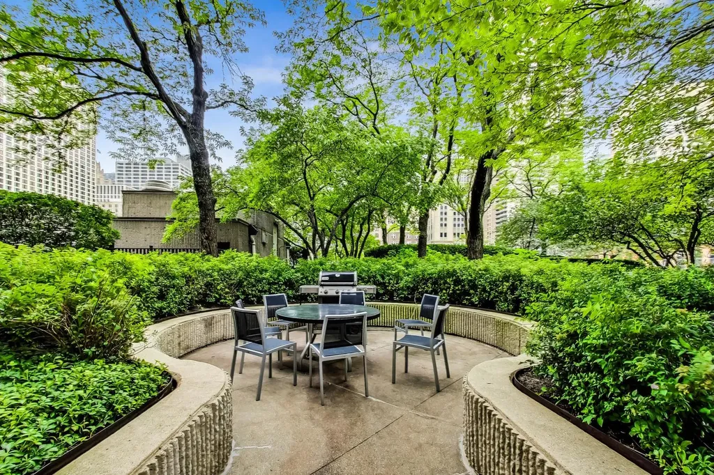 10 East Ontario Street Chicago IL 60611