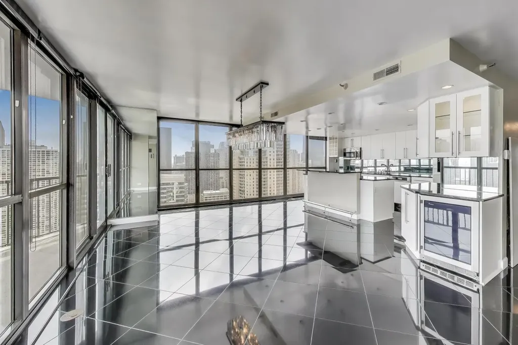 10 East Ontario Street Chicago IL 60611