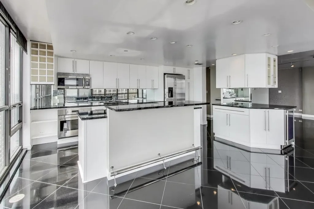 10 East Ontario Street Chicago IL 60611