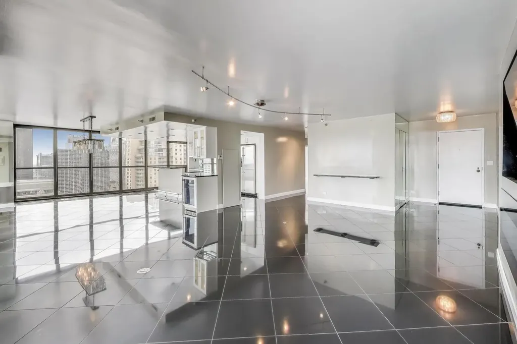 10 East Ontario Street Chicago IL 60611