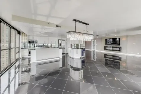 10 East Ontario Street Chicago IL 60611