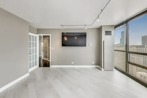10 East Ontario Street Chicago IL 60611