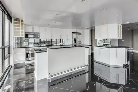 10 East Ontario Street Chicago IL 60611