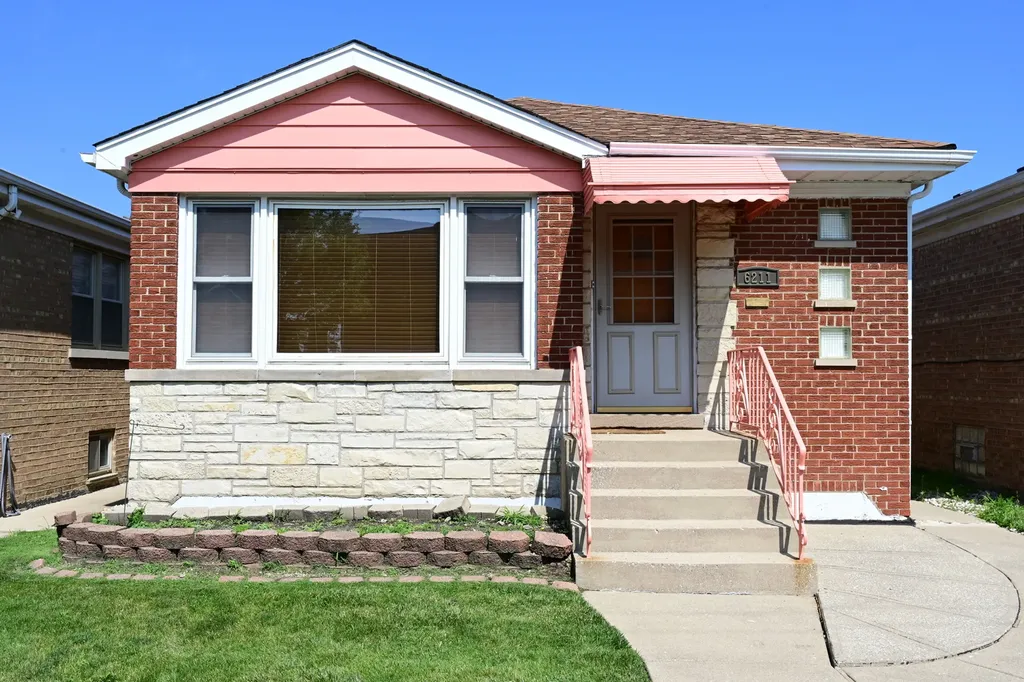 6211 North Nagle Avenue Chicago IL 60646