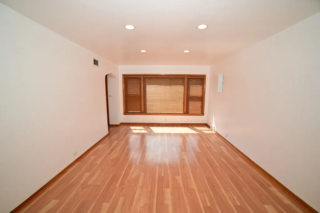 6211 North Nagle Avenue Chicago IL 60646