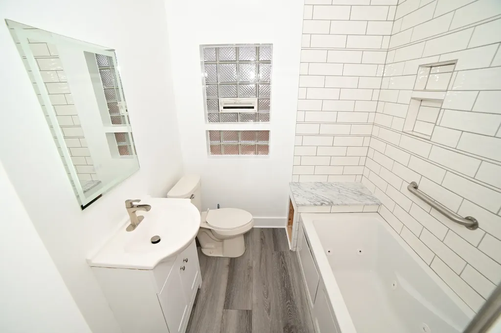 6211 North Nagle Avenue Chicago IL 60646