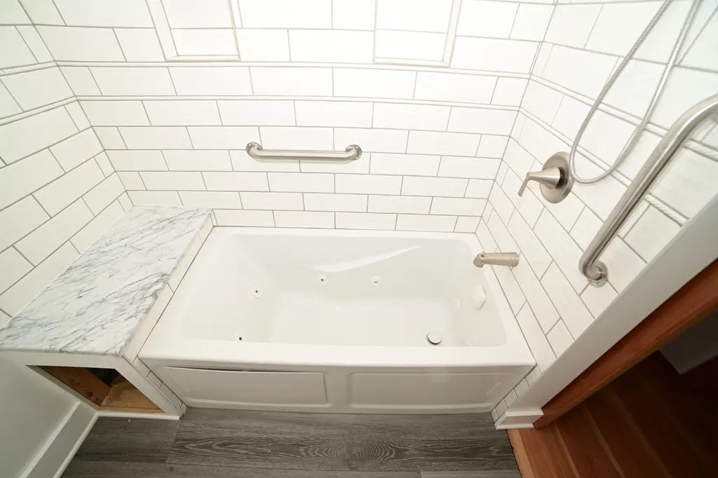 6211 North Nagle Avenue Chicago IL 60646