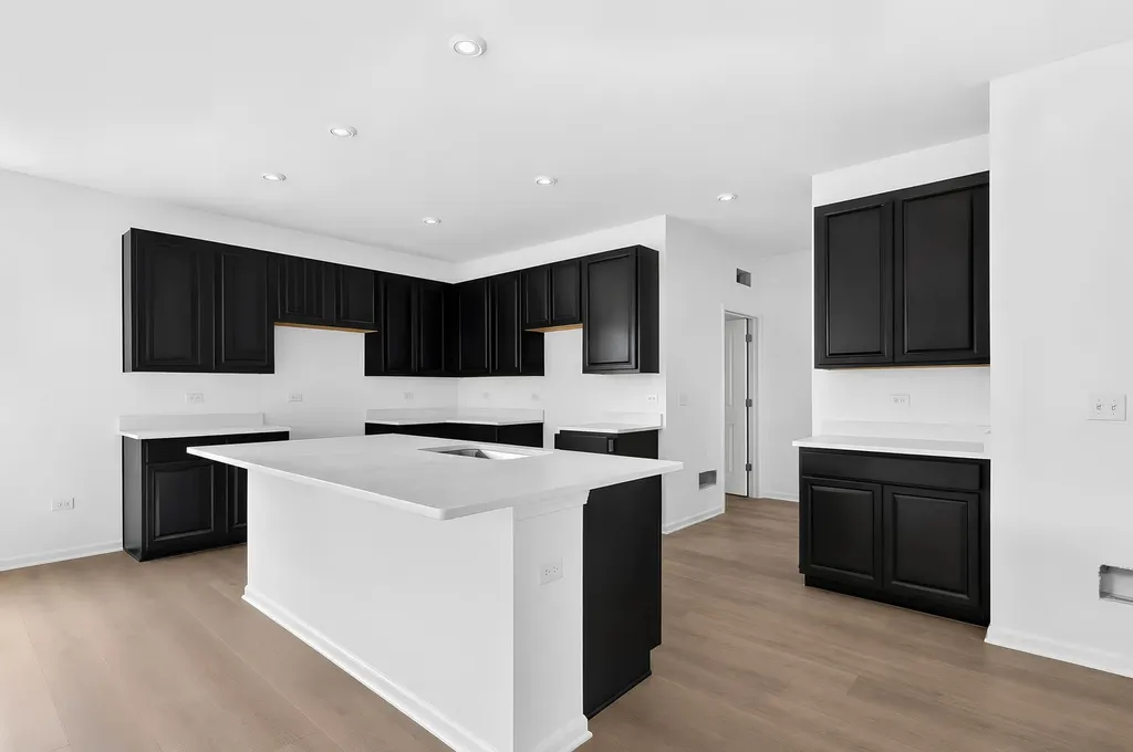 2021 Kenilworth Place Aurora IL 60506