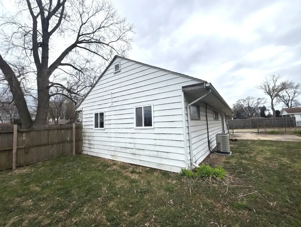17W452 Butterfield Road Villa Park IL 60181