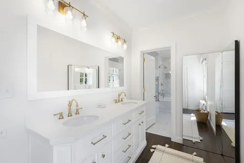 51 South Mayflower Road Lake Forest IL 60045