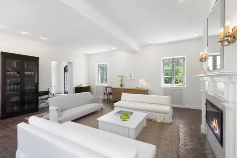 51 South Mayflower Road Lake Forest IL 60045