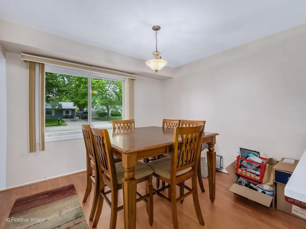 531 Redwood Road Bolingbrook IL 60440