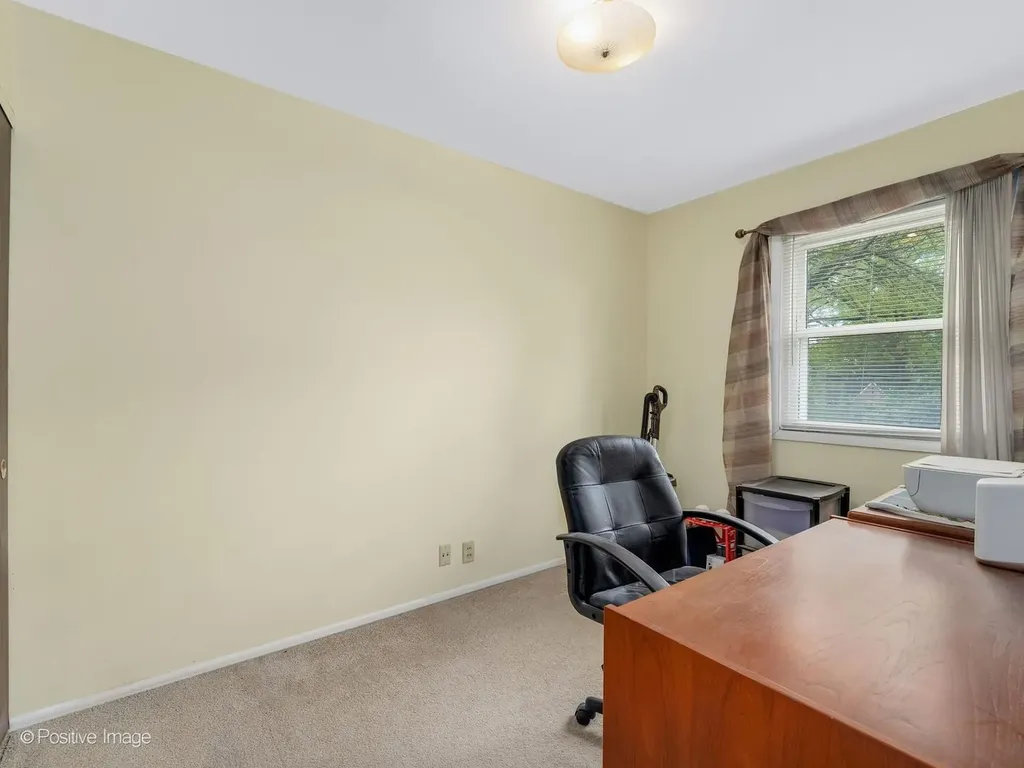 531 Redwood Road Bolingbrook IL 60440