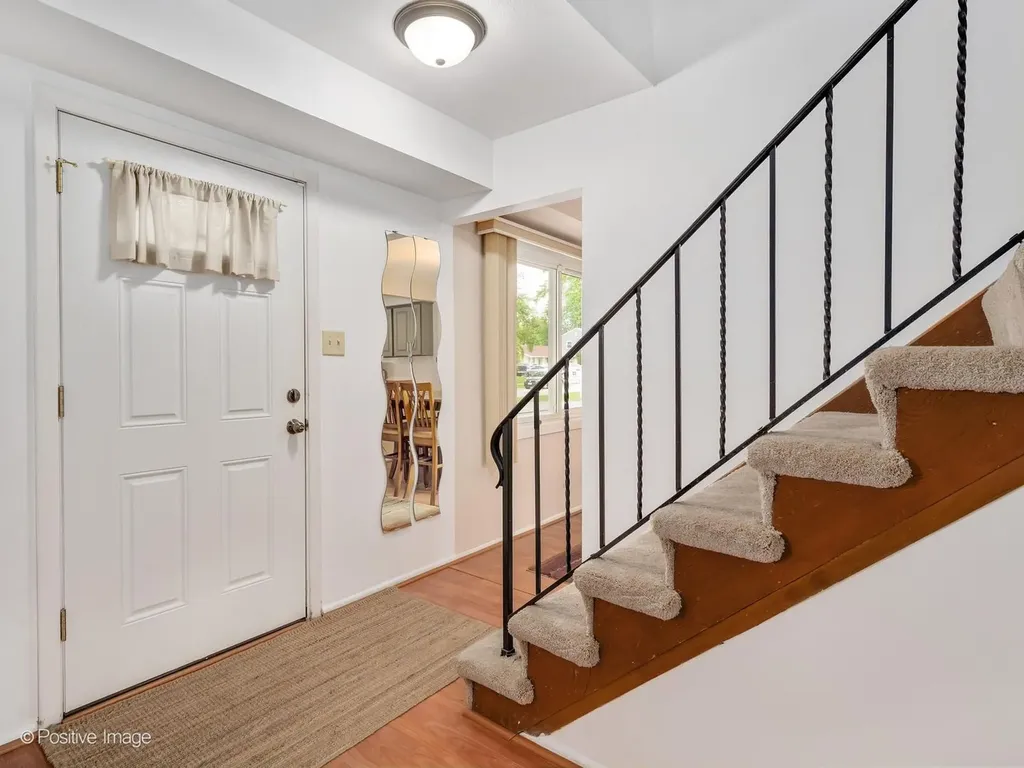 531 Redwood Road Bolingbrook IL 60440