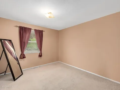 531 Redwood Road Bolingbrook IL 60440