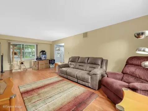 531 Redwood Road Bolingbrook IL 60440
