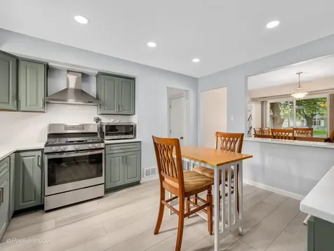 531 Redwood Road Bolingbrook IL 60440