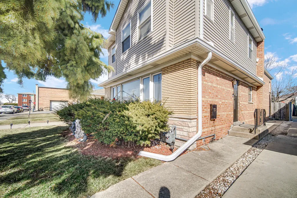 8713 South Washtenaw Avenue Evergreen Park IL 60805