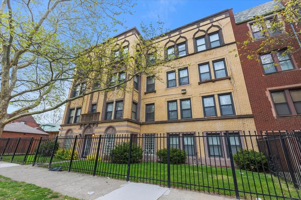 1934 East 74th Street Chicago IL 60649