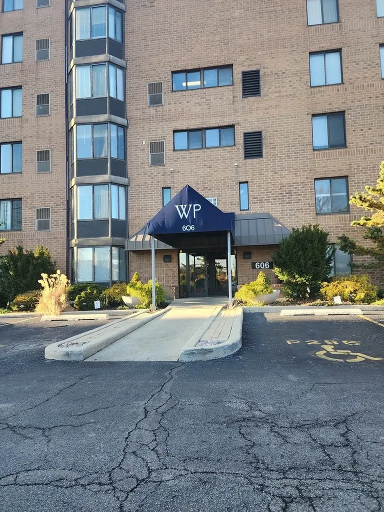 606 East Woodland Park Avenue Chicago IL 60616