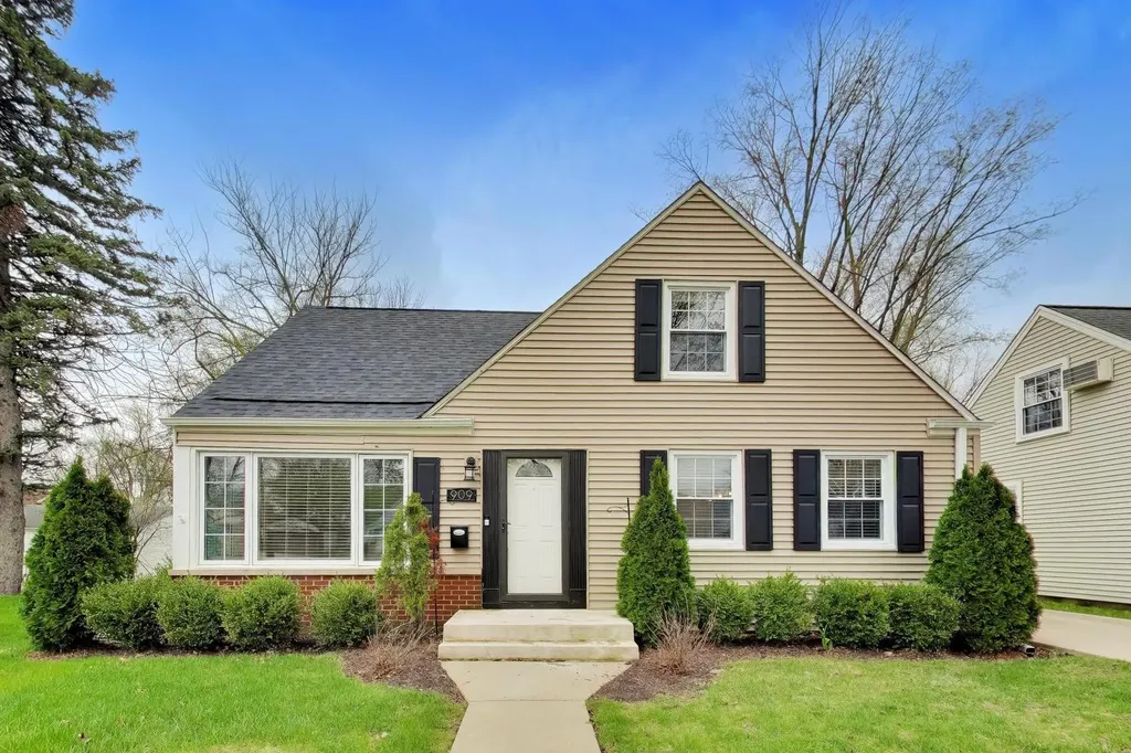 909 East Oakton Street Arlington Heights IL 60004