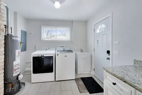 909 East Oakton Street Arlington Heights IL 60004