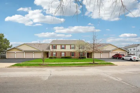 402 Woodview Circle Elgin IL 60120