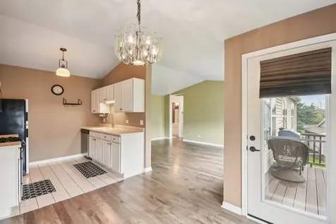 402 Woodview Circle Elgin IL 60120