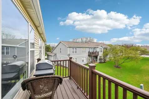 402 Woodview Circle Elgin IL 60120