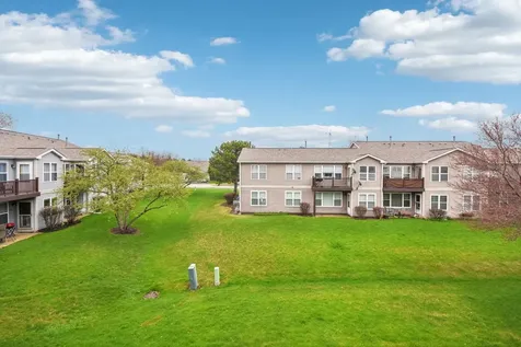 402 Woodview Circle Elgin IL 60120