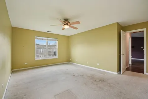 402 Woodview Circle Elgin IL 60120