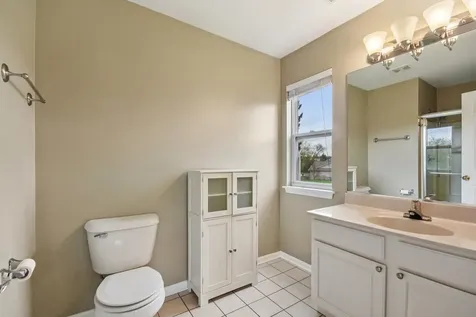 402 Woodview Circle Elgin IL 60120