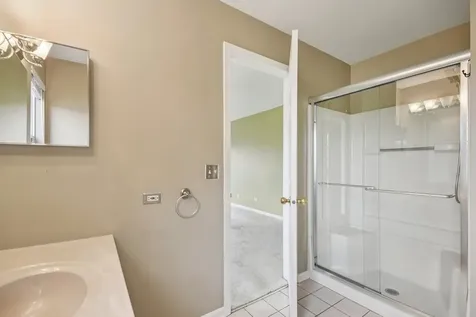 402 Woodview Circle Elgin IL 60120