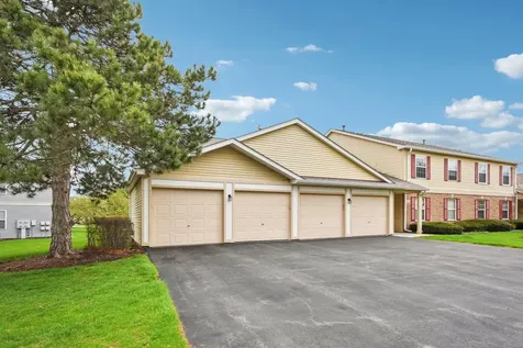 402 Woodview Circle Elgin IL 60120