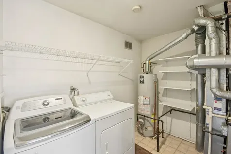 402 Woodview Circle Elgin IL 60120