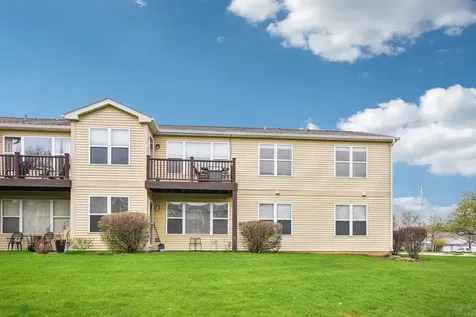 402 Woodview Circle Elgin IL 60120