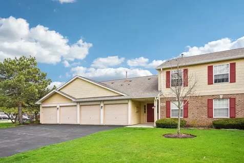 402 Woodview Circle Elgin IL 60120