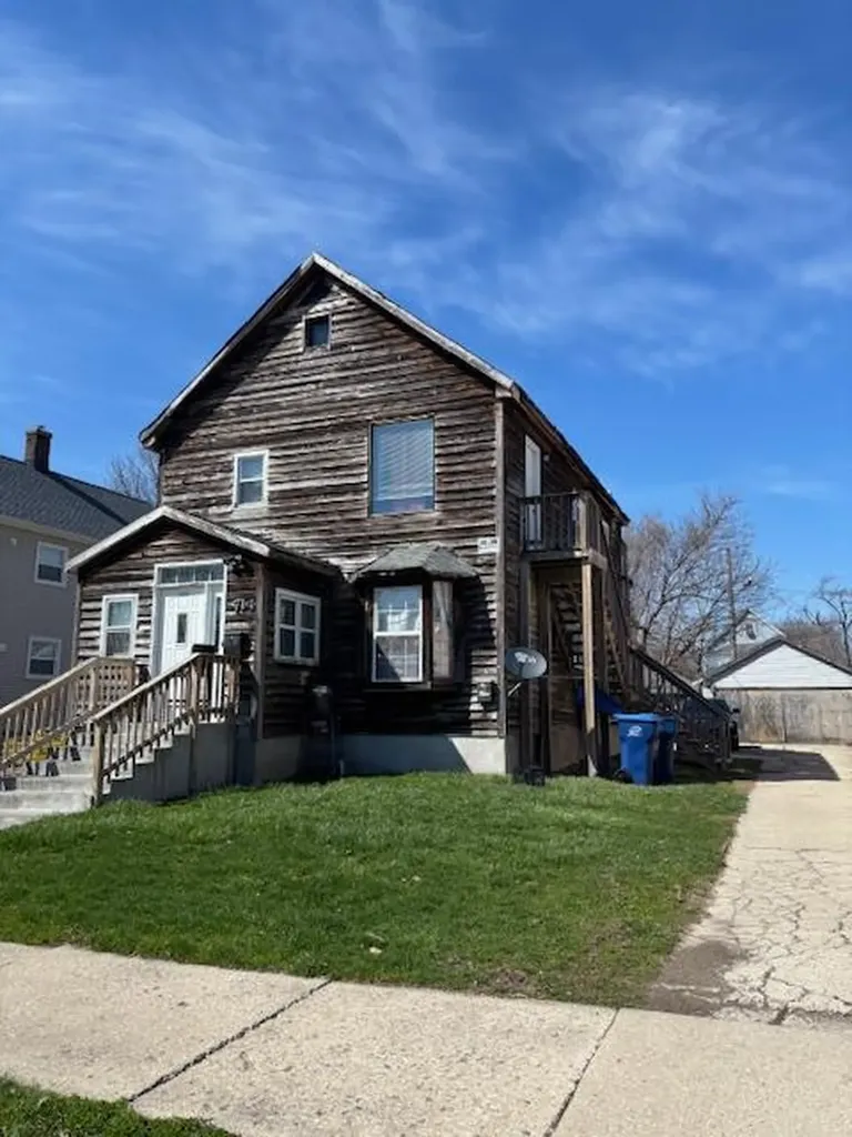 714 Cummings Avenue Waukegan IL 60085