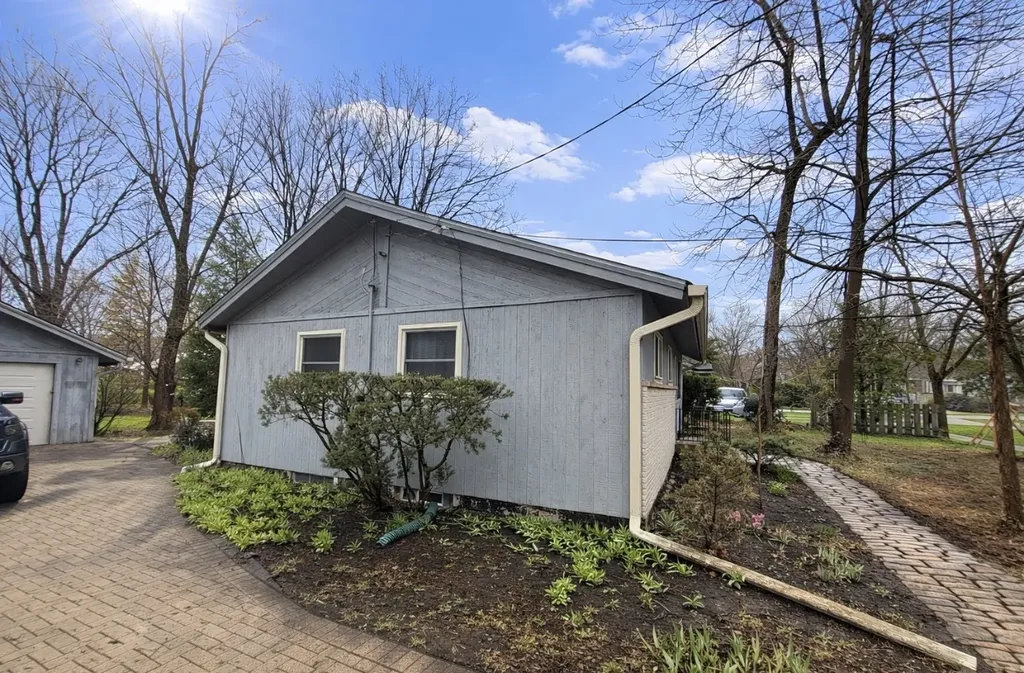 210 Hill Avenue Glen Ellyn IL 60137
