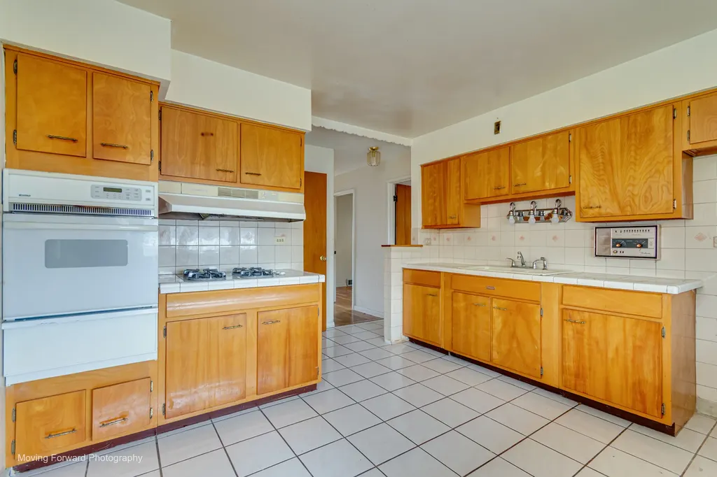 9726 South La Salle Street Chicago IL 60628