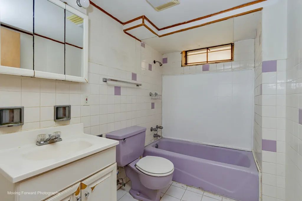 9726 South La Salle Street Chicago IL 60628