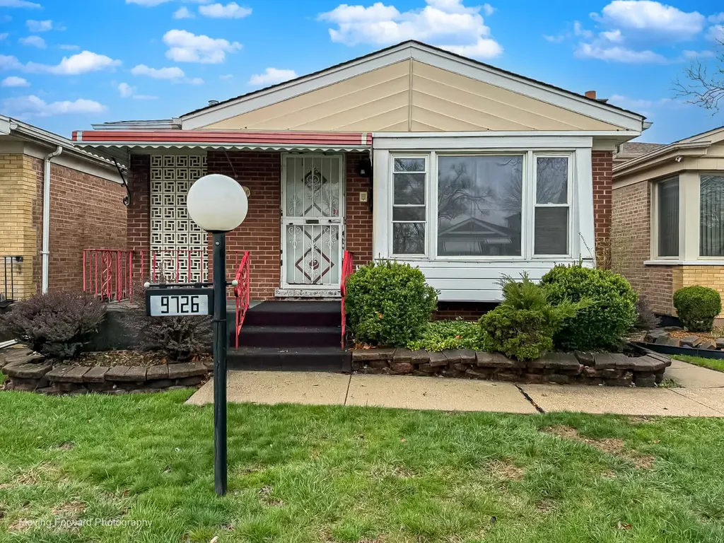 9726 South La Salle Street Chicago IL 60628