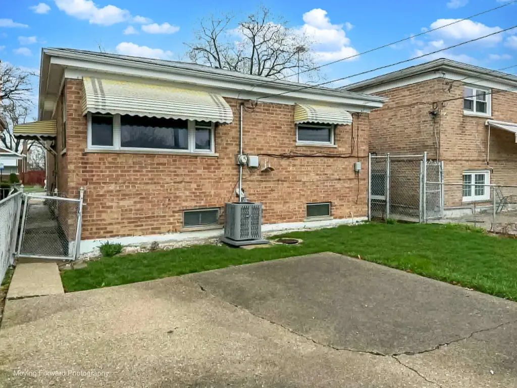 9726 South La Salle Street Chicago IL 60628