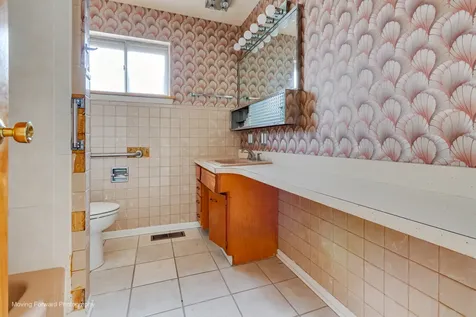 9726 South La Salle Street Chicago IL 60628