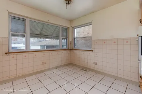 9726 South La Salle Street Chicago IL 60628