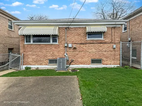 9726 South La Salle Street Chicago IL 60628