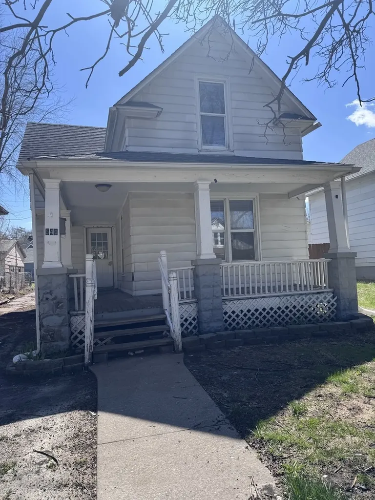 540 16TH Avenue East Moline IL 61244