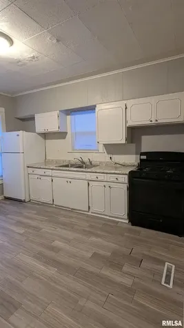 540 16TH Avenue East Moline IL 61244