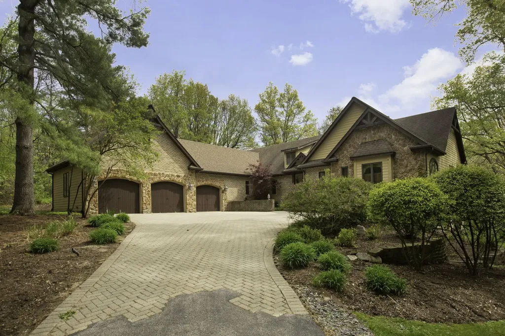 15214 Shamrock Lane Woodstock IL 60098
