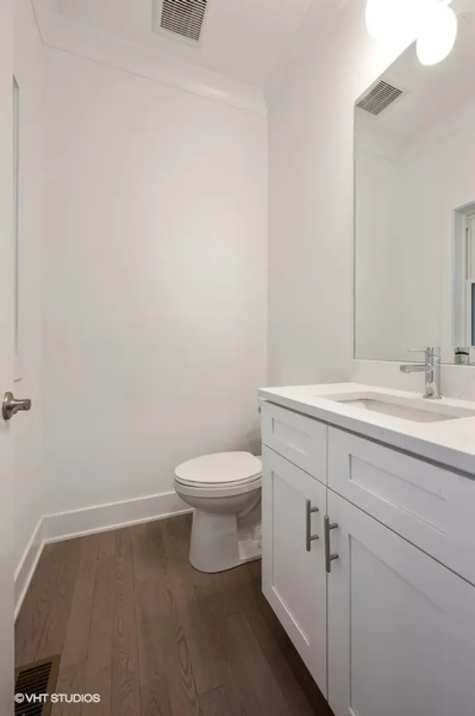 3915 South Calumet Avenue Chicago IL 60653